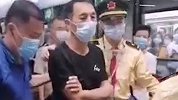 “他摸我”广州地铁女乘客当场举报 猥亵男被众人扭送公安