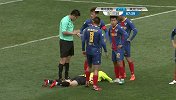 王子铭争顶撞倒门将 赵石痛苦倒地队医入场治疗