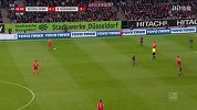 上半场补时第1分钟杜塞尔多夫球员杰贝尔曼射门