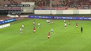 足球-15年-热身赛：第56分钟射门 王上源右路传后点 高拉特后点头球回摆中路 可惜没有队友接应-花絮