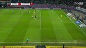 第87分钟法兰克福球员加齐诺维奇射门