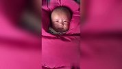 三个月宝宝一听“娶不到老婆”瞬间大哭 真是太萌了