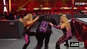 摔跤狂热35 四重威胁赛 女王爱拥抱VS贝斯&娜塔莉亚VS标志二人组VS萨摩亚双塔