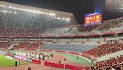 难忘的夜晚！实拍泰山主场6-0国安 球迷赛后欢庆
