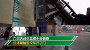 硬核！小姐姐宅在家派遥控车出门买馒头 回来还差点儿被狗子截胡