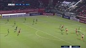 清莱联左路起高球 因佩恩甩头攻门偏出