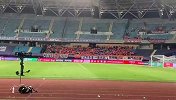 鲁能球迷赛后久久不离席 女生喊破嗓子“为什么要这么对我们！”