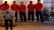 英超-前南非总统曼德拉病逝 追忆曼德拉的体育人生：与足坛名宿合影-新闻