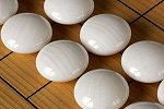围棋棋子竟是蛤贝打磨而成的？看看如何加工出一枚合格的棋子