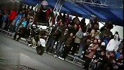 摩托车还能这样玩  2013比尔森摩托车特技秀