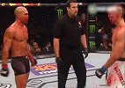 猛男硬核对视！UFC两将鼻血狂流气势互不相让