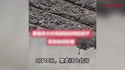 房顶鼓包业主敲击水泥全掉钢筋生锈！业主要退房及赔偿，官方回应