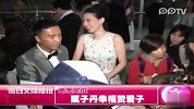 娱乐播报-20120227-李玟携夫亮相不自在