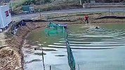 男子“百米冲刺”跳水塘救落水大爷 获奖5000元转身就捐了