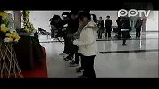大学校长去世学生自发千人献花悼念