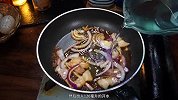 洋葱炒肉怎么炒好吃，简单又好吃的洋葱炒肉，超级开胃