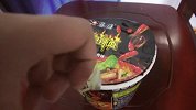 【不作会死】用纯苦巧克力泡出来的魔鬼辣面究竟能有多么的难吃