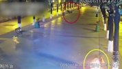 男子点燃流浪汉被子后看戏 致伤者双腿二级烧伤