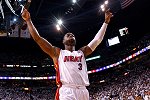 韦德谈退役仪式：高中大学NBA球衣都退役了 做人就的做韦德