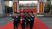 12名火箭军齐刷刷抱出新娘 网友惊呆：看婚礼看出了阅兵的感觉