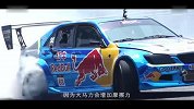 竞速-14年-疯狂漂移圣手 前驱车玩飘移冲出赛道-新闻