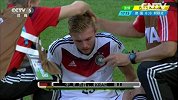 世界杯-14年-淘汰赛-决赛-德国克拉默前插接拉姆直塞时被加雷撞到面部-花絮