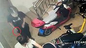 过分！海口男子持刀抢劫猥亵女子 深夜尾随女子进家门
