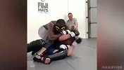 生猛！UFC平头哥与乌斯曼训练强势对殴