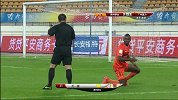 中超-14赛季-联赛-第12轮-贵州人和尤里禁区内倒地但是被判假摔-花絮
