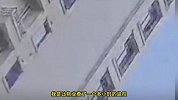 坠楼瞬间曝光！3岁男童18楼坠下奇迹生还，意识清醒还要买玩具