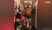 埃弗拉健身房疯狂虐腹 三爷六块腹肌身材真好