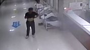 男子深夜医院行窃 不料却“栽”在患者手里