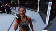 UFC-18年-大力出奇迹！美国女悍将暴力裸绞降服对手-精华