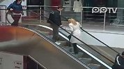 爆笑：俄罗斯妹纸把电梯当跑步机