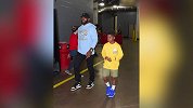 场下花絮！NBA潮男来袭 这些巨星的时尚俺不懂