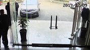 一男子参与赌博逃跑 到派出所门口打探消息被抓获