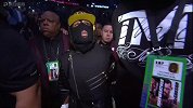 UFC-17年-跨界大战选手出场：麦格雷戈神情严肃 梅威瑟变身蒙面侠-花絮