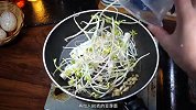 怎么做豆芽菜，简单又好吃的豆芽菜炒金针菇，清爽开胃