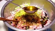 香气四溢，猪肉大葱饺子馅的美味调味技巧大揭秘！