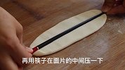 早餐别再烙饼了，一根筷子压一压，快速搞定早餐，和泡面一样快速