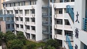 高校宿舍不够专科生停课3个月？校方：多放3个月假