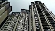 贵州一小区装修工人19楼坠落身亡，膝下有3名子女