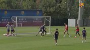 球王满血归来！梅西训练再出神作 4人包夹轰出绝美贴地斩