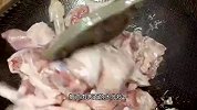 炖鸡时，不要直接焯水，多加这一步，鸡肉鲜香嫩滑，不柴不腥