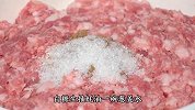 韭菜猪肉馅饺子家常做法，鲜嫩多汁不干吧，比买的还还好吃