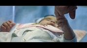 西甲-1617赛季-父爱泛滥!C罗现身广告 怀抱婴儿爱不释手-新闻