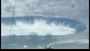 旅游-150122-澳洲上空现罕见雨幡洞云 外形酷似宇宙飞船