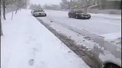 FBI不想让你看到的 多辆汽车冰雪路上连环追尾