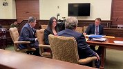 女老师和男学生躲教室储物间发生不当关系 还互发私照被判刑2年