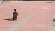 吉林两个孩子打闹，一方家长让别人家孩子跪下